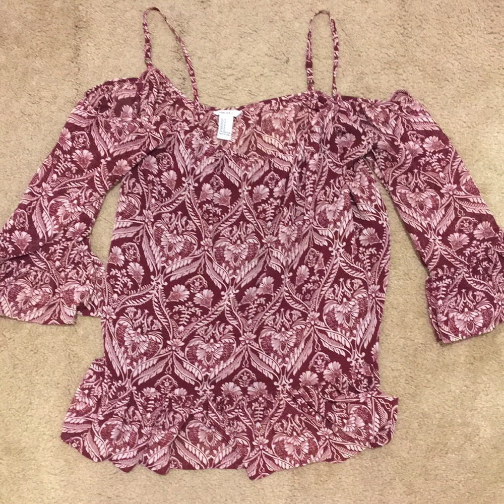 Off the shoulder top. Forever 21.